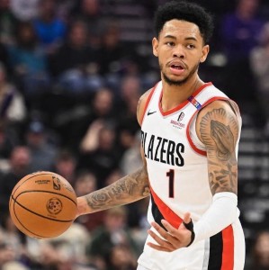 彻底杀疯了！雄鹿酝酿第12笔操作！目标锁定西蒙斯