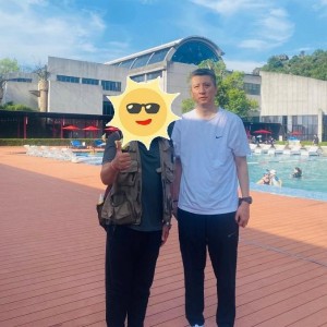 难得休闲时光！网友在广西桂林偶遇郭士强休假